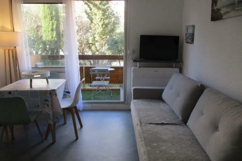 Apartment With Balcony Near �le Saint-martin