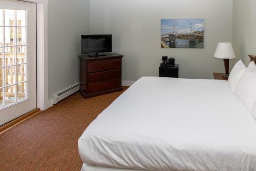 Hotel Admiral's Inn Resort