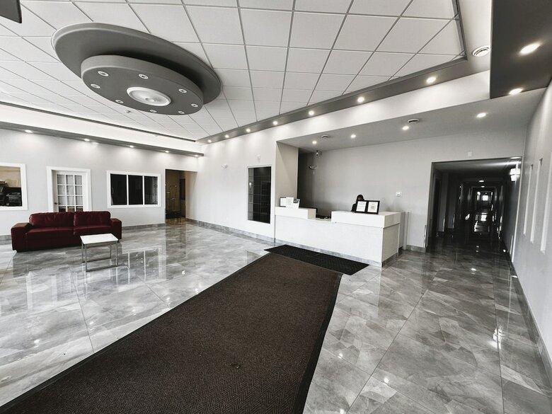Chateau Regina Hotel And Suites