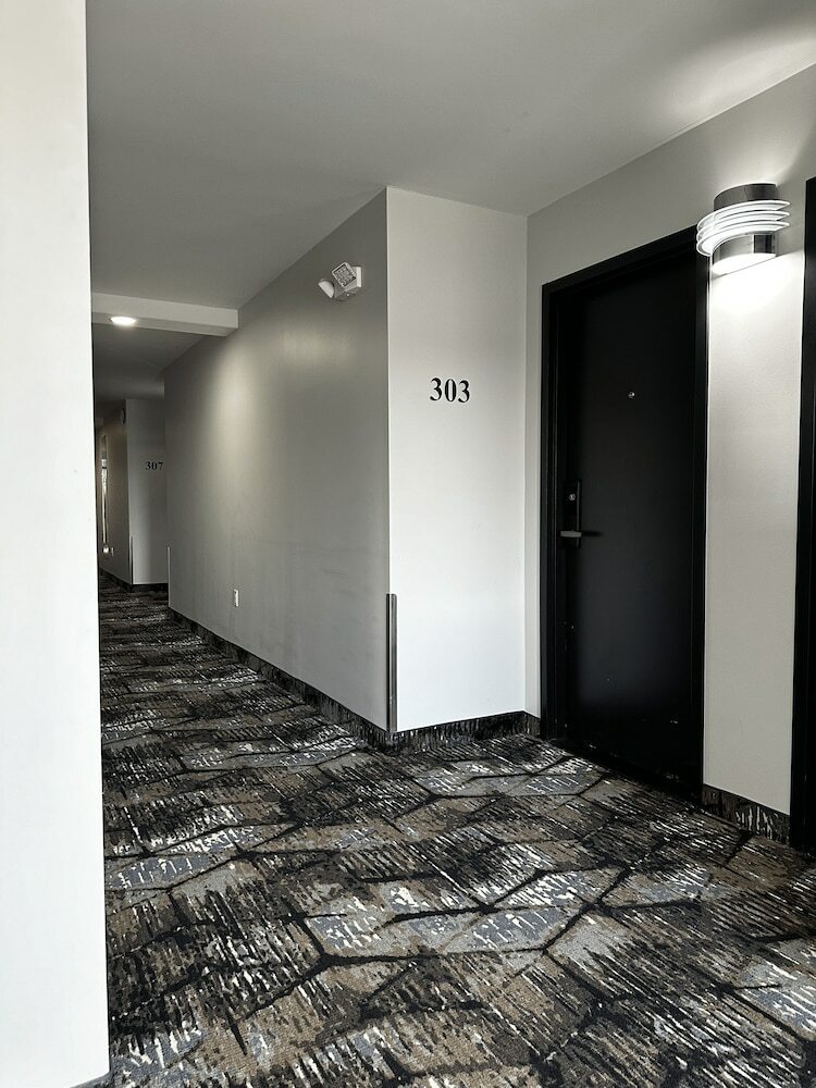 Chateau Regina Hotel And Suites