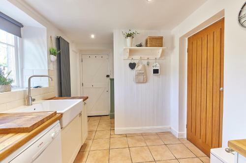 Host & Stay - Waterleap Cottage