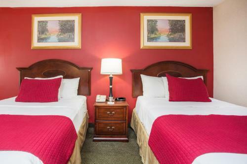 Hotel Ramada Inn And Conference Center