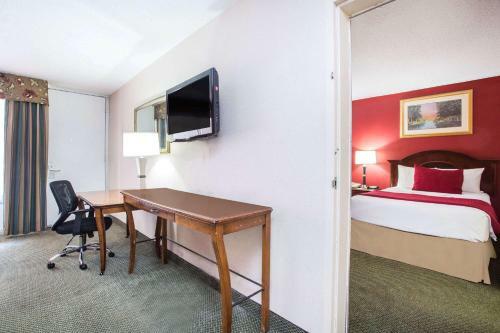 Hotel Ramada Inn And Conference Center