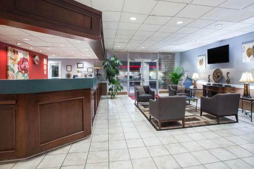 Hotel Ramada Inn And Conference Center
