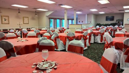 Hotel Ramada Inn And Conference Center