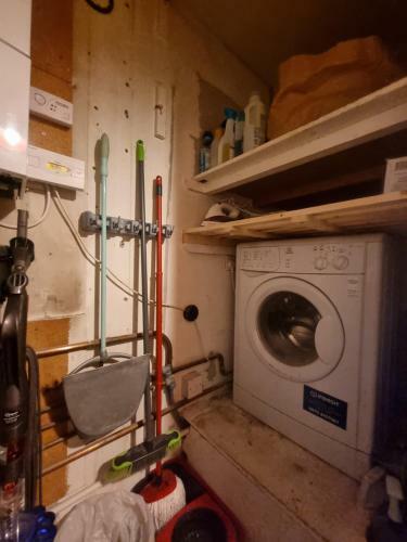 Lovely 2 Bedroom Apartment With Private Parking