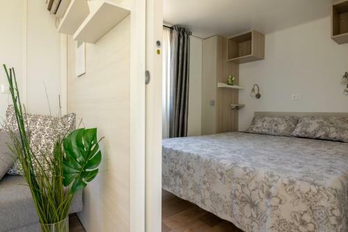 Sunny Cottage - Tiny Holiday Home