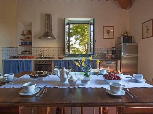 Spacious Holiday Home In Chiusi With Private Swimming Pool