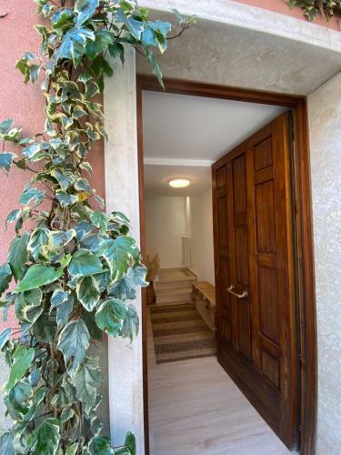 Pagan Properties Palazzina Privata Di Due Piani Con Soppalco