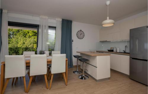 Nice Apartment In Baska Voda With 2 Bedrooms