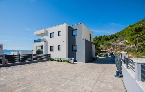 Stunning Apartment In Baska Voda With 2 Bedrooms