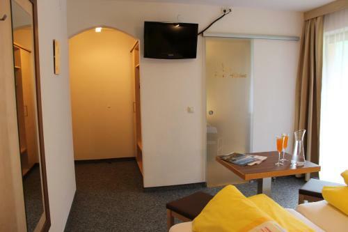 Bed & Breakfast Landhaus Sch�pf & Haus Alpina