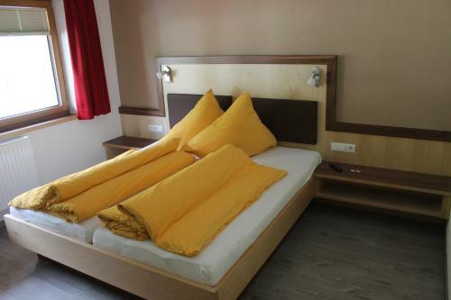 Bed & Breakfast Landhaus Sch�pf & Haus Alpina