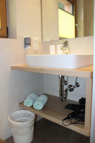Bed & Breakfast Landhaus Sch�pf & Haus Alpina