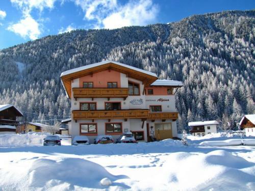 Bed & Breakfast Landhaus Sch�pf & Haus Alpina