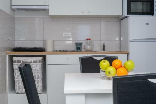 Gustav - Sea View Apartment With Balcony