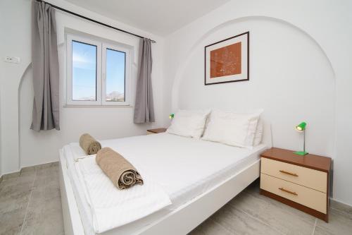 Gustav - Sea View Apartment With Balcony