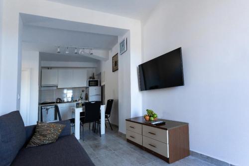 Gustav - Sea View Apartment With Balcony