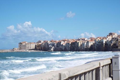 Cefal� Studio Room And Apartments