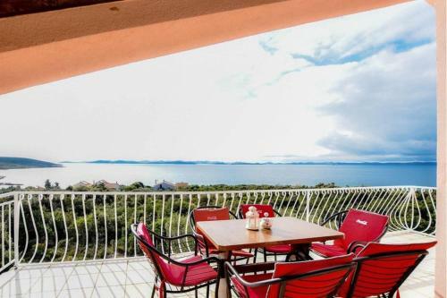 Apartamento Spacious Robinson House Paloma Blanca, Sleeps 8