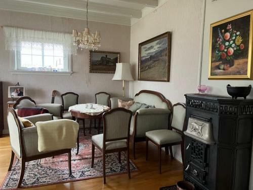 Villa Sjarmerende Hus Med Veldig Stort Uteareal.