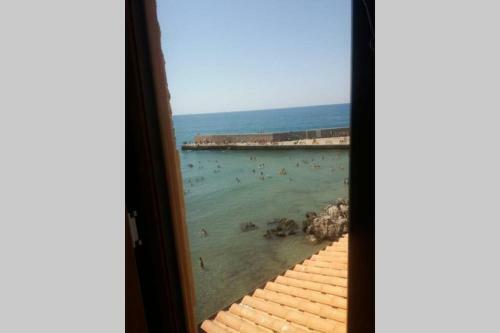 Casa Sul Mare E Sul Lavatoio Medievale A Cefal�