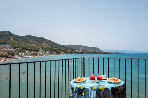 Casa Sul Mare E Sul Lavatoio Medievale A Cefal�