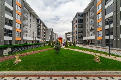 Lovely 3 Bdrm Apartment Close To Everything