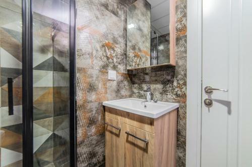 Lovely 3 Bdrm Apartment Close To Everything
