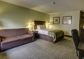 Hotel Clarion Inn & Suites Conference Center