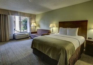Hotel Clarion Inn & Suites Conference Center
