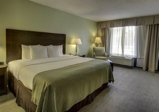 Hotel Clarion Inn & Suites Conference Center