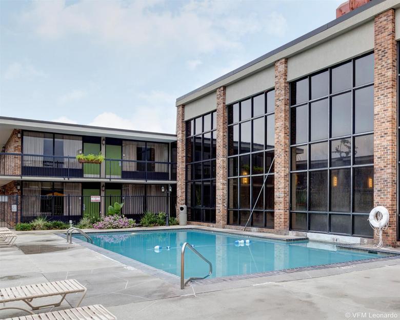 Hotel Clarion Inn & Suites Conference Center