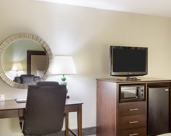 Hotel Clarion Inn & Suites Conference Center