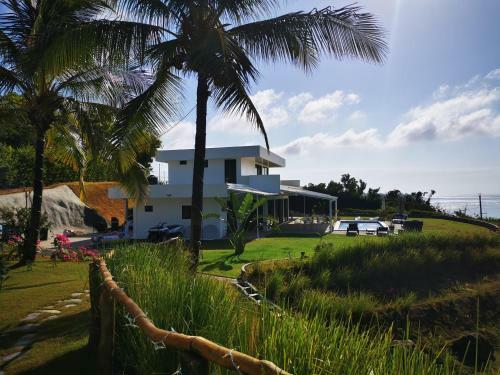 Bed & Breakfast Ocean Breeze Cove - Luxury Retreat