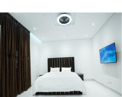 A Prampram 4 Bed Room House With Swimming Pool Gh.