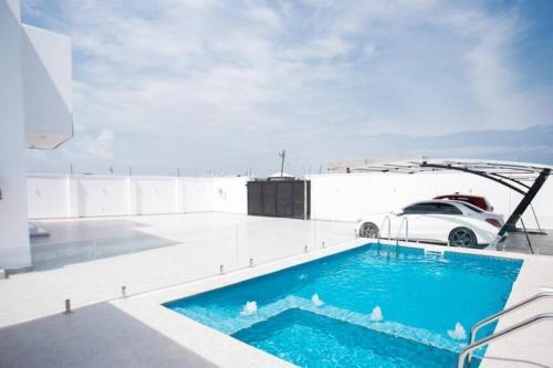 A Prampram 4 Bed Room House With Swimming Pool Gh.