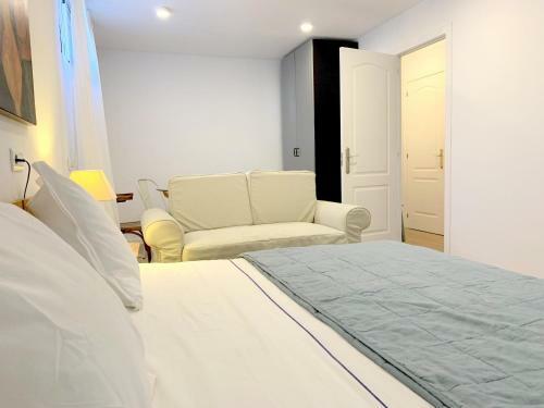 Bed & Breakfast At Home In Malaga