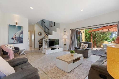 Papamoa Coastal Retreat - Papamoa Holiday Home
