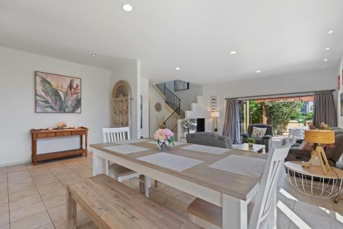 Papamoa Coastal Retreat - Papamoa Holiday Home