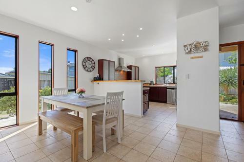 Papamoa Coastal Retreat - Papamoa Holiday Home