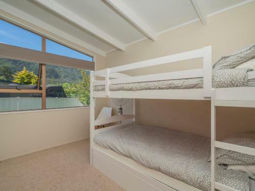 Sandcastles And Sunshine - Pauanui Holiday Home