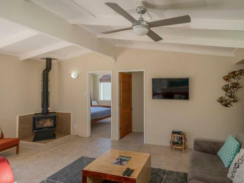 Sandcastles And Sunshine - Pauanui Holiday Home