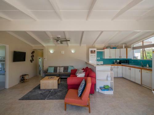 Sandcastles And Sunshine - Pauanui Holiday Home