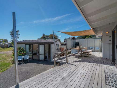 Sandcastles And Sunshine - Pauanui Holiday Home