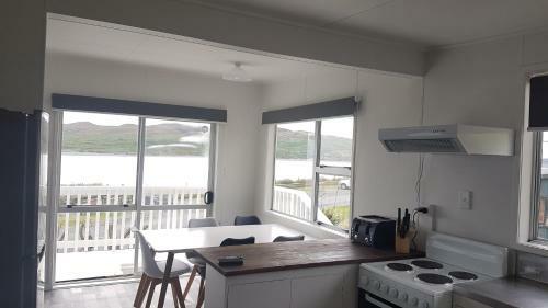 Karoro The Beach Front Bach With Views To Die For!