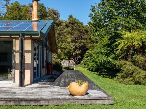 Golden Paradise - Rangihaeata Holiday Home