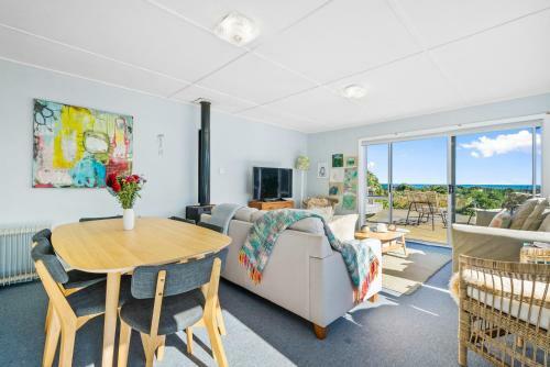 Relax On Rodney - Te Horo Beach Holiday Home