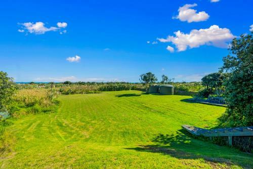 Relax On Rodney - Te Horo Beach Holiday Home