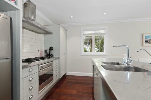 Jandal House - Russell Holiday Home
